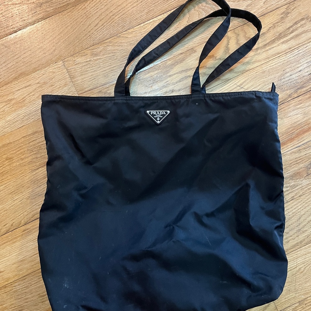 Parade Nylon Tote with zipper